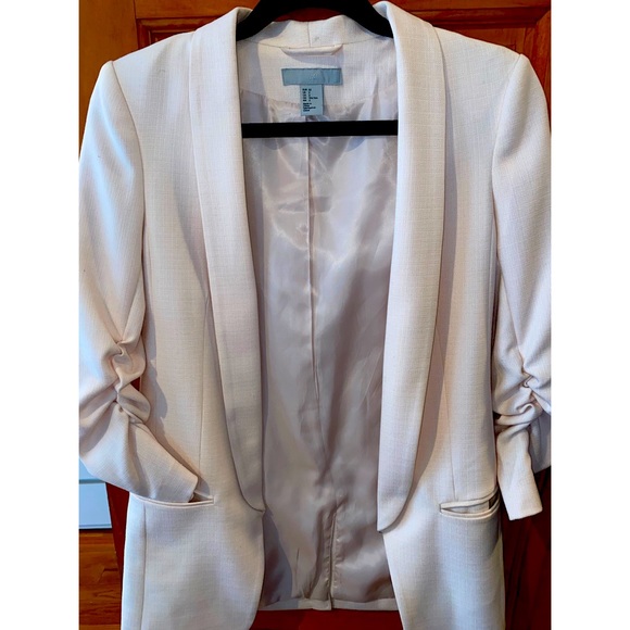 H&M Jackets & Blazers - H&M light pink blazer!!💕💓💞